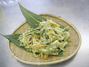 サヤインゲンとタケノコとイカのかき揚げ