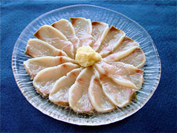 こがねしいらの花びら漬け